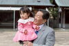 「神社でのお宮参りフォト♡三世代で迎えるはじめての節目」
