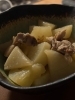 淀大根は10分ほど下茹でして、鶏肉と煮込みます。「インディの《飲むリエ日誌》 其の五本目 」