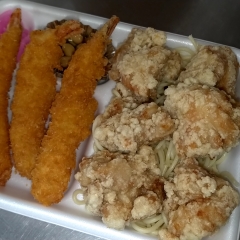 エビフライ・カラアゲ弁当