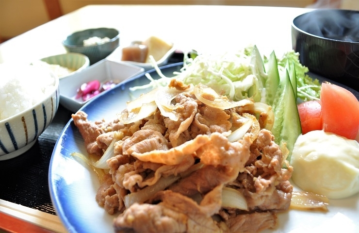 豚の生姜焼き定食 / 居酒屋 若貴