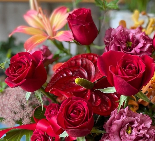 「『バラ屋　友部店』赤バラアレンジメント＆お疲れ様の花束」