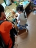こつこつ取り組む年少のIさん。「キリンが闊歩しはじめました!」