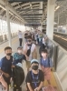 八戸駅にて新幹線を待っている団員②「最終日！！」