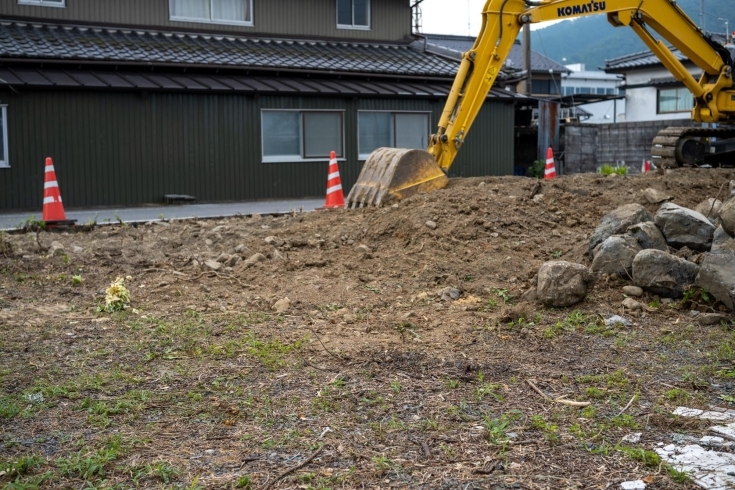 作業の様子「池田町の古民家再生プロジェクト。石積みの撤去が始まりました。」
