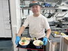 「😋京成柴又駅徒歩1分！純手打ち讃岐うどんが味わえる『手打うどん おおつき』さん✨店主こだわりの打ちたてうどんと揚げたて天ぷらが絶品🥢食べ比べセットや新登場の焼うどんも注目！柴又帝釈天観光の途中でも立ち寄りやすい駅近のお店✨【編集部M】」