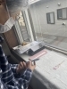 写真を撮る人「今日はリモートの日でした❣️メルカリの出品撮影練習や、金具付けの練習をしています！」