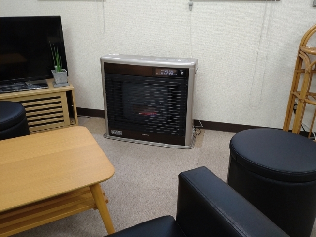 北上店事務所内の暖房は「ＦＦストーブ」です。「癒しの暖」