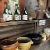 器やお水が置いてます☆「信楽名物☆たぬきの器のおうどん屋さん♪」