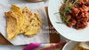 ジャックフルーツトマト煮込み。肉の食感に似たベジタリアン向けトマト煮をスパイシーに仕上げタコスと「８月の野菜料理教室募集中です」