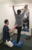 フォームを正しくチェックします。「伏見でパーソナルトレーニングを受けるなら！【ぎっくり腰、腰痛予防・スポーツのケガ防止・老化防止】」