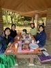 皆さんと東屋でランチです　暖かい日ならはいいですね「筑波市洞峰公園でランチ　西船橋アンティークDEN」