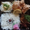 「明日の日替り弁当は鶏と大根の旨煮」