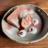 今週のケーキシフォンケーキイチゴ添え