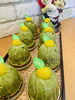 新茶のモンブラン　抹茶ソースを的って。「店内も　ショーケースも夏仕様に衣替え。」