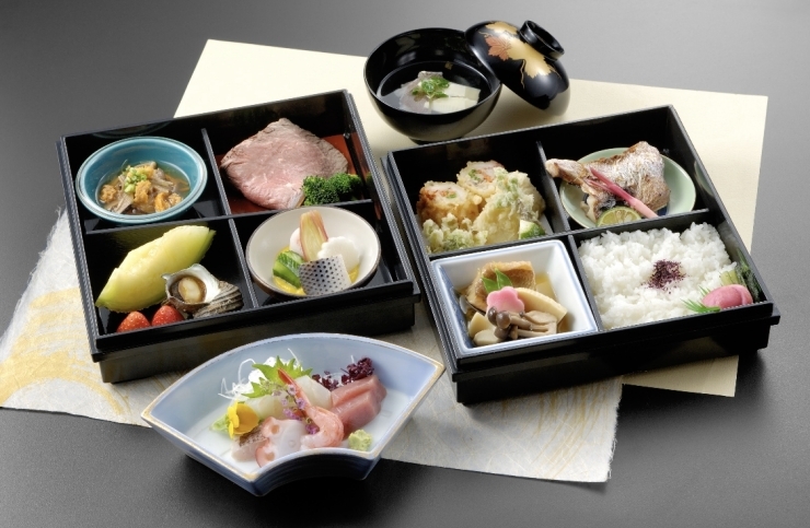 おもてなし膳　万葉　5400円「外出おあずけのGWこそ【料亭のテイクアウト弁当】　料亭かも川本館のおもてなし膳をご自宅へお届けします」