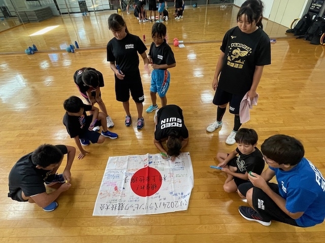 多くの方の気持ちが、この一枚に…。「水泳の村上舜也選手「2024パリパラリンピック」へ出発。いよいよ本番が近づいて来ました。」