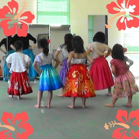 子供クラス！音楽に合わせ体を動かす楽しさを大切に。「素敵なハワイアンミュージックに合わせてフラ！　体力づくりに！　仲間づくりに！　那珂川市　フラダンス教室」