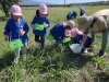虫さんいるかな？「園外保育☆河川敷まで「虫とり」に行ってきました♪」