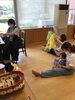 スカーフで虹をやったよ〜！「親子講座「リトミック」を開催しました！」