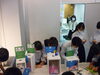 学生の皆さんが鶴を折ってくださっています！「舞鶴引揚記念館　折り鶴アートも大詰めで～す！」