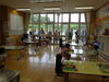 保護者の皆様、給食の様子を見学中です。「今日は、年少さんの保育参観日でした！」