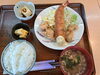 大海老フライと鶏の唐揚げ定食1900円「週末の人気メニュー紹介」