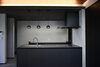 洗練されたミニマルな住宅空間 (19文字)「3色で整えたホテルライクな平屋LDKの施工事例をご紹介」