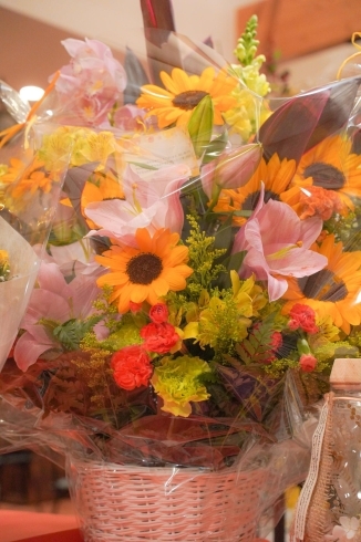 花束「ミモザの園＆カフェラリベルテが２周年を迎えました！」