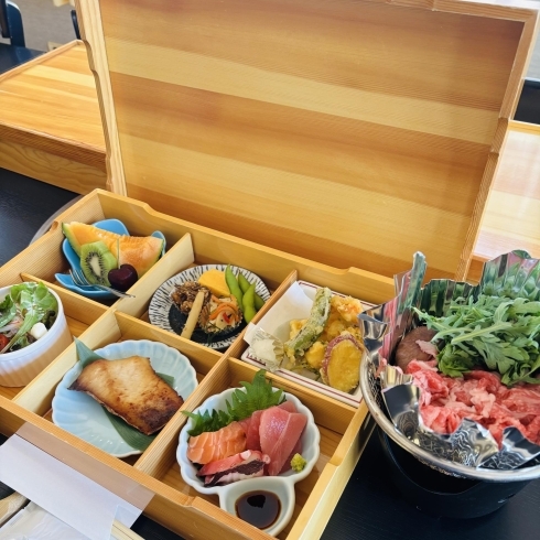 すき焼きが着いた箱御膳懐石弁当(馬込)「1月の法事・慶事のご予約承り中|馬込霊園近く、懐石弁当配達も」