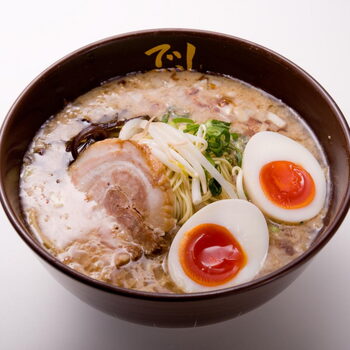 醤油豚骨味玉入り(850円)
