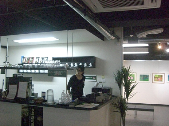 ギャラリー内にカフェが併設されています。