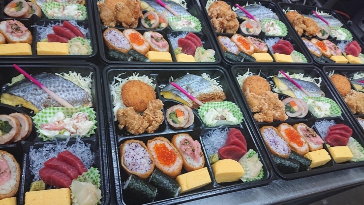 「お花見の季節に稲荷寿司弁当！！」