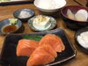 「ランチにサーモン定食はいかがですか？」
