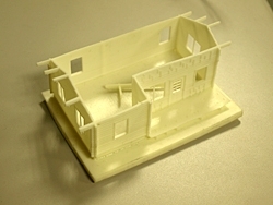 3Dプリンターで実体化した家の模型。<br>液状プラスチックで薄い層を作り、<br>何層も積み重ねて立体化する