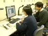 組み込み技術講師の杉浦登さんの指導で<br>参加者は技術を確実に習得