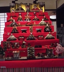 この雛飾りは昭和時代の物だそうです。