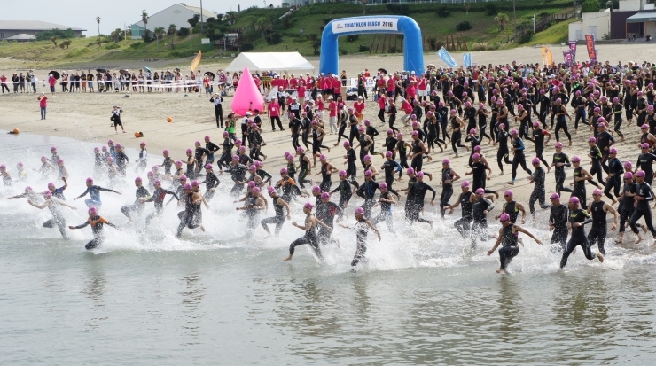 「2016トライアスロン伊良湖大会②Ａタイプスイムスタート（午前９時００分）　」