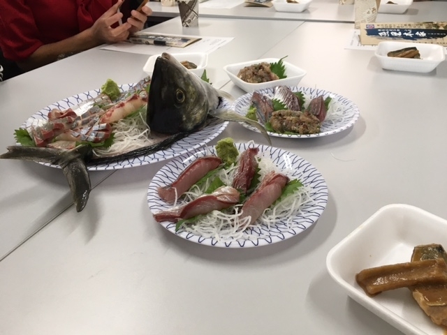 「お魚ゼミ　試食がかなり豪華です」