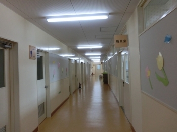 廊下は幅が広いので、歩きやすい！