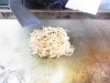 (6)ソバをほぐし少量のソースで味付け♪