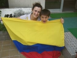 コロンビアの国旗とともに