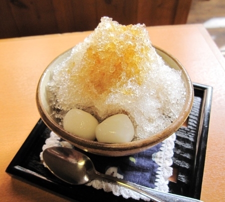 ぜんざい380円<br>白玉、じっくり煮た甘い金時豆がポイント！<br>（琉球茶房すーる）