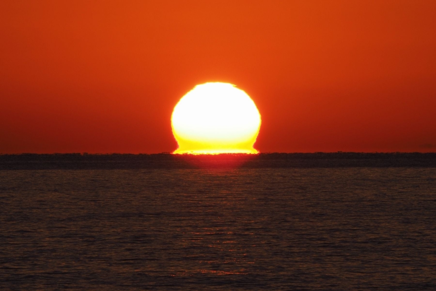 伊予灘のだるま夕日 伊予郡松前町の松前港で だるま夕日の撮影に成功しました 遠く九州の山々も一望できます 四国内の観光スポット まいぷれ 新居浜市 伊予灘のだるま夕日 伊予郡松前町の松前港で だるま夕日の撮影に成功しました 遠く九州の山々も一望できます 四国内の観光スポット まいぷれ 新居浜市