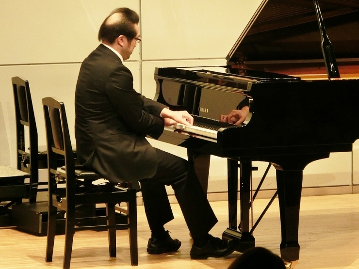 高橋直樹さん<br>ピアノパラリンピックにて受賞経験もある高橋さんの演奏は迫力満点。<br>現在、マリンバ演奏のボランティアで音楽活動中。