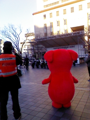 「中央公園にて千葉県警さんが防犯呼び掛け！　チーバくんも踊る♪」