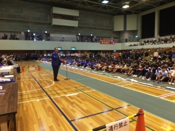 開会式の様子。小谷野狭山市長が選手に激励の言葉をかけています!