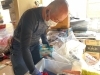 1つ1つ目視で遺品を確認します「遺品整理と生前整理と不用品回収の違い、教えます！」