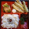 「明日の日替り弁当は鶏そぼろ丼」