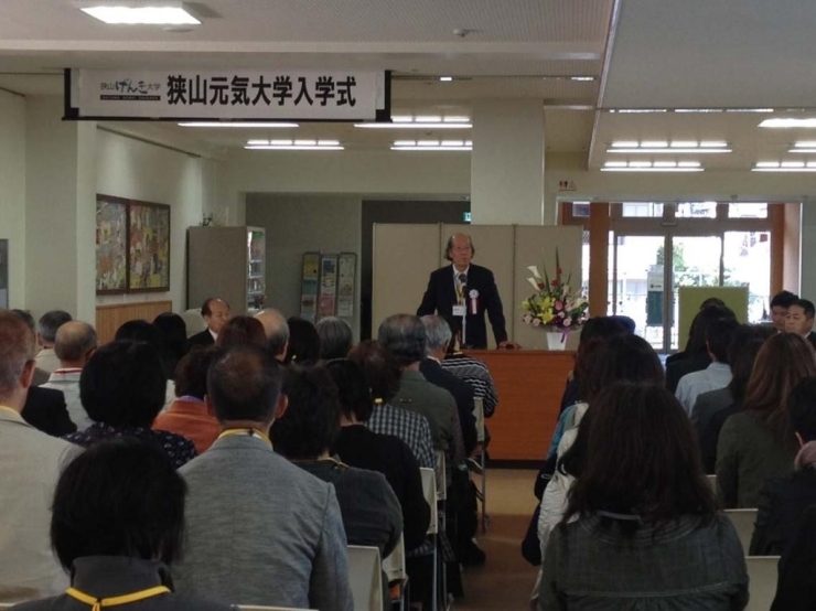 新受講生にエールをおくる、小山学長。