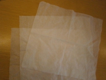至高は、薄い紙が3枚一組になっている。